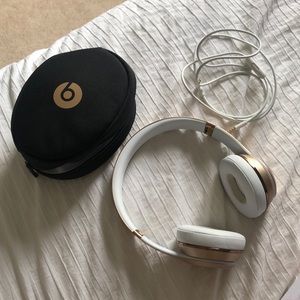 Beats Solo 3- Matte Gold